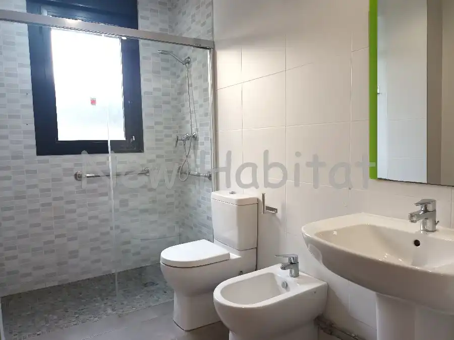 Baño de Casa adosada en venta en Castellón de la Plana / Castelló de la Plana con Aire acondicionado, Jardín privado y Terraza