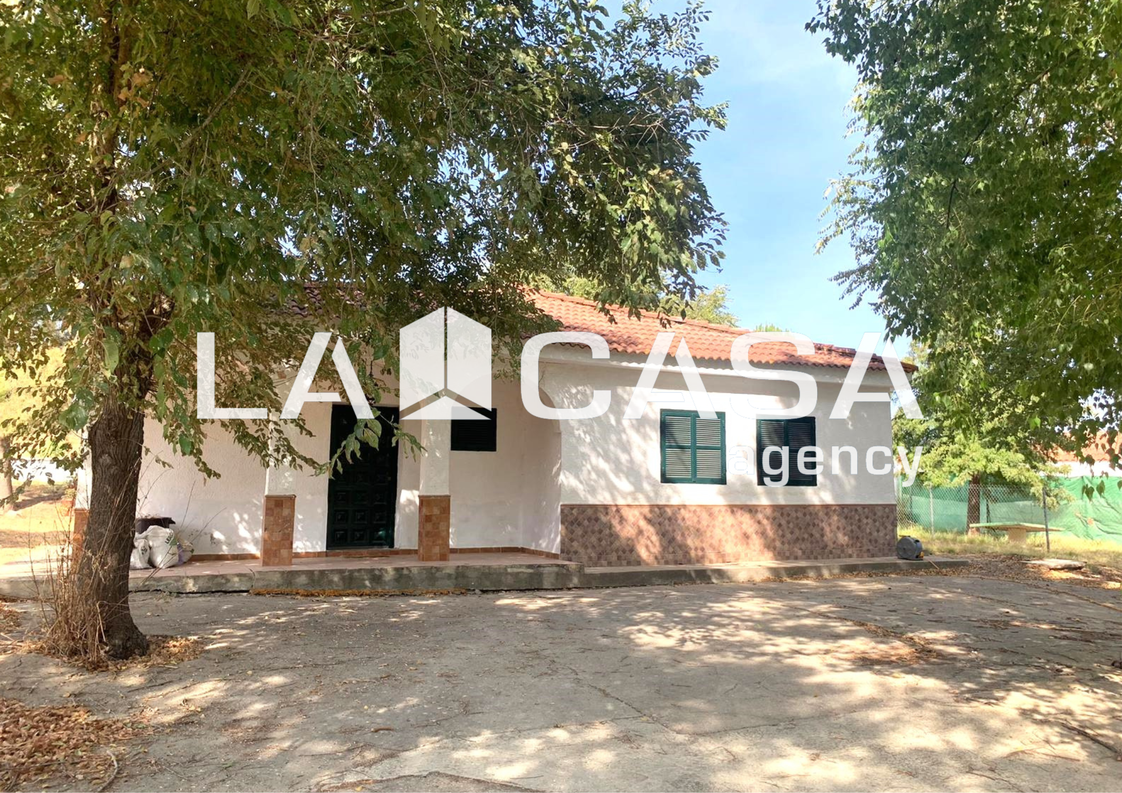 Vista exterior de Casa o chalet en venta en Sanlúcar la Mayor con Piscina