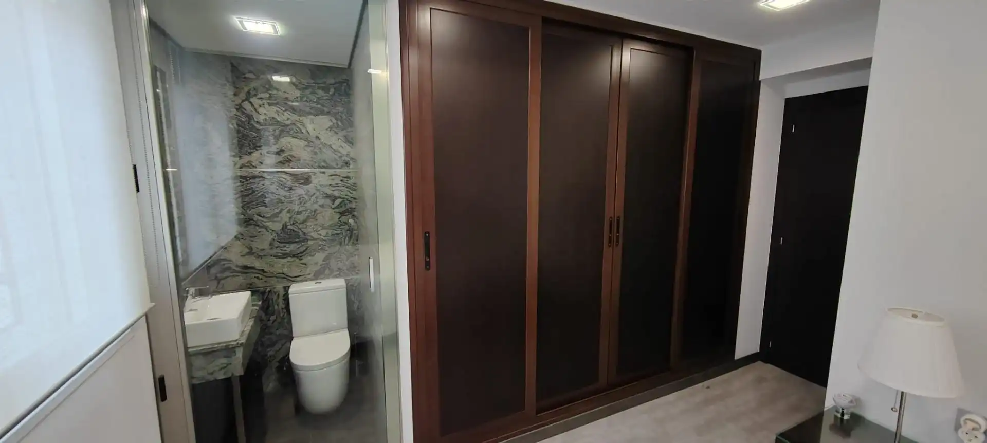 Bathroom of Flat for sale in Fuengirola  with Parquet flooring and Terrace