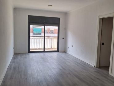 Pis amb balcó en venda a Font Pudenta