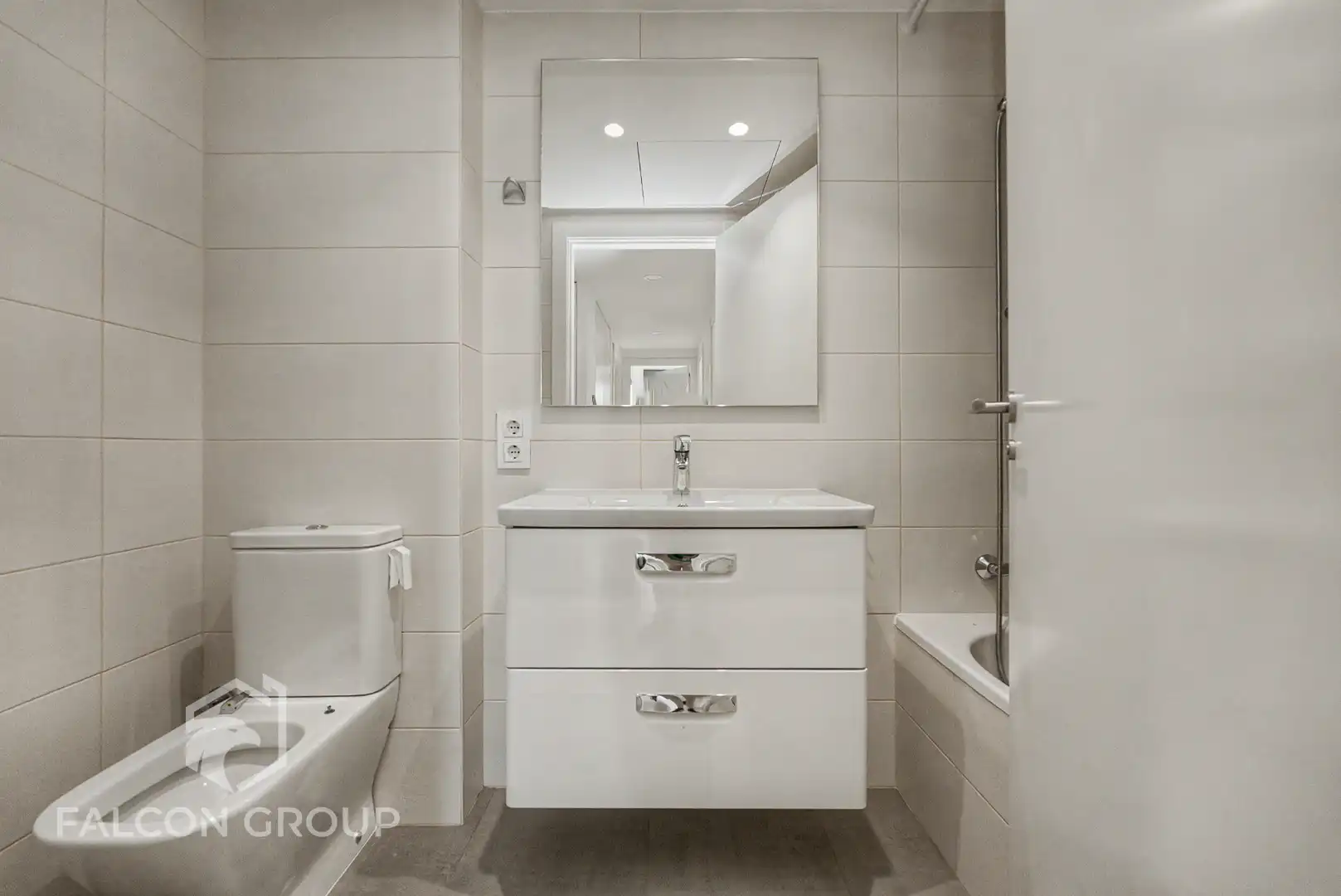 Bathroom of Flat for sale in Vilanova i la Geltrú  with Air Conditioner, Heating and Parquet flooring
