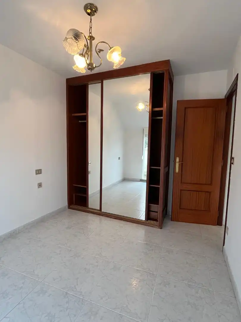 Schlafzimmer von Dachboden zum Verkauf in Porto do Son mit Terrasse und Abstellraum