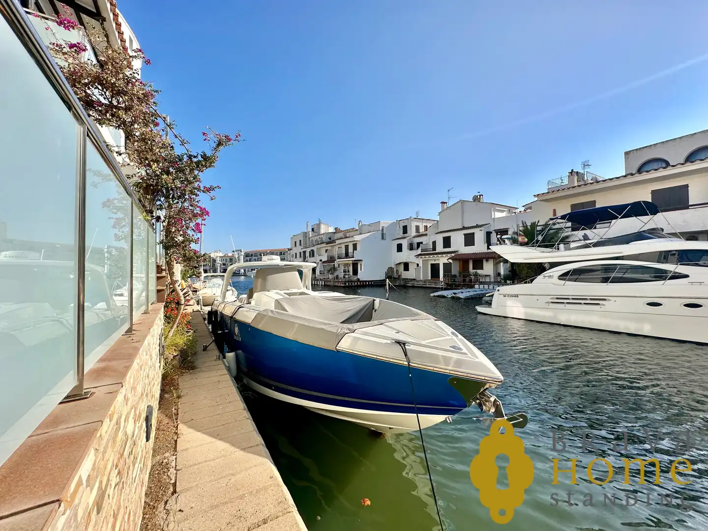 Vista exterior de Casa o chalet en venta en Empuriabrava con Aire acondicionado, Terraza y Piscina