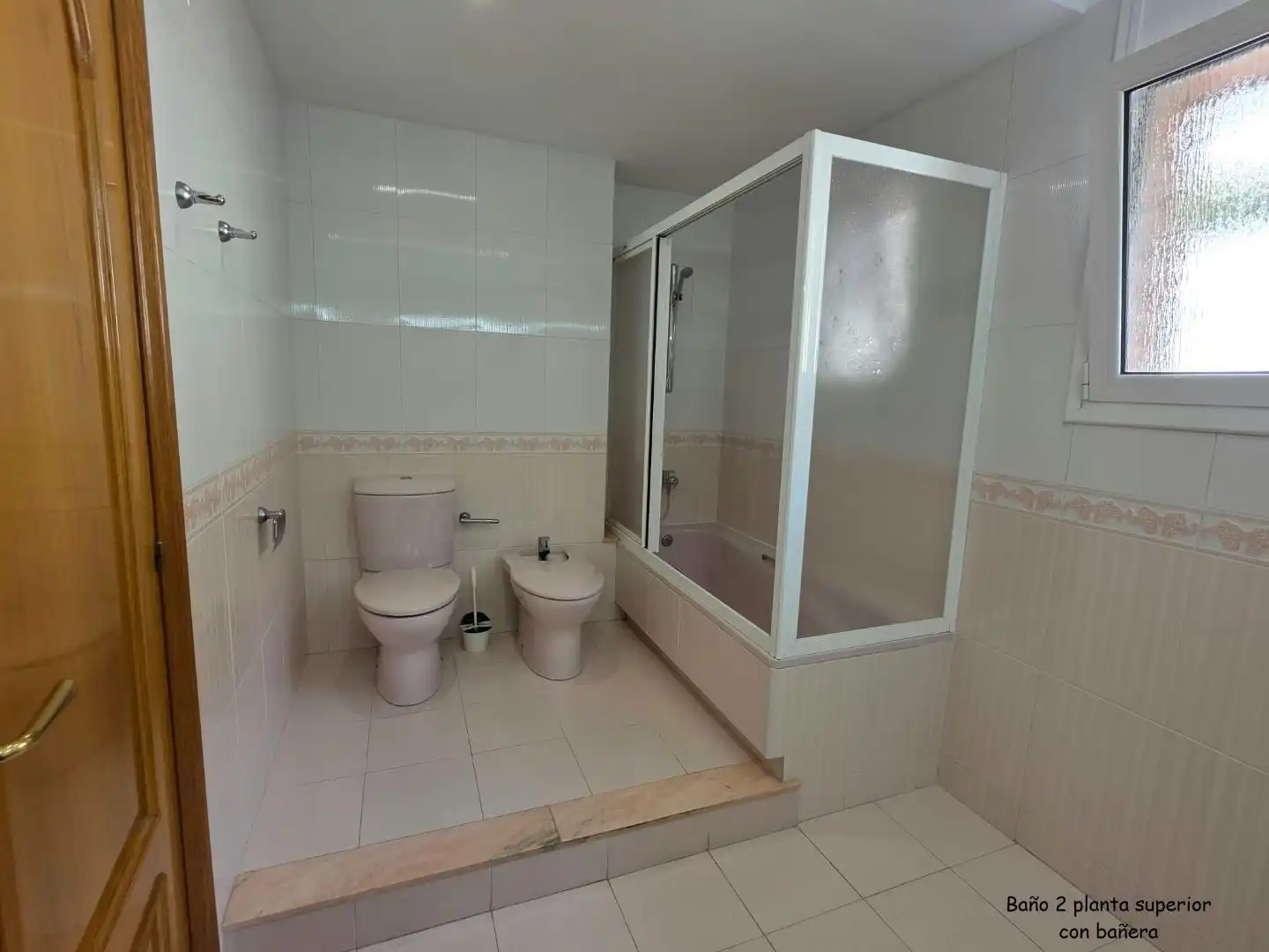 Badezimmer von Haus oder Chalet zur Miete in Sant Fost de Campsentelles mit Terrasse, Schwimmbad und Balkon