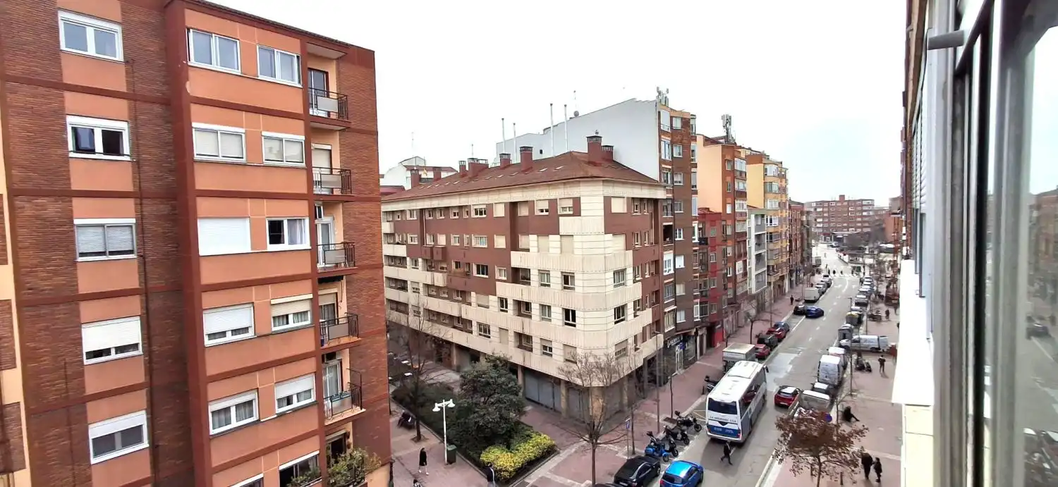 Vista exterior de Pis en venda en Valladolid amb Calefacció i Terrassa