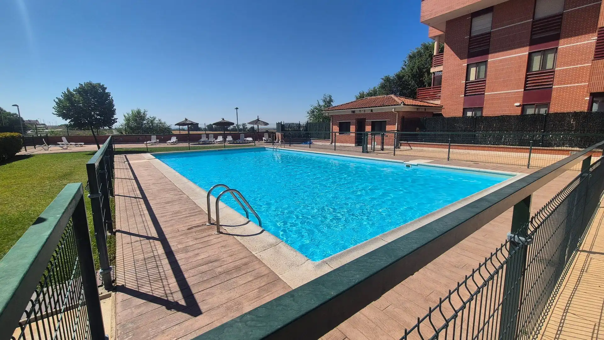 Swimming pool of Flat for sale in Cistérniga  with Heating, Storage room and Furnished