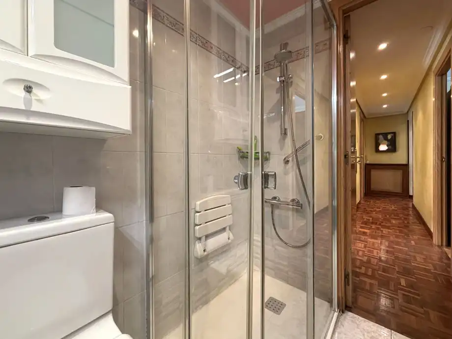 Baño de Piso en venta en Vitoria - Gasteiz con Calefacción, Parquet y Terraza