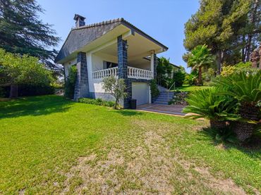 Chalet con piscina en venta en MAS PAVIA 2