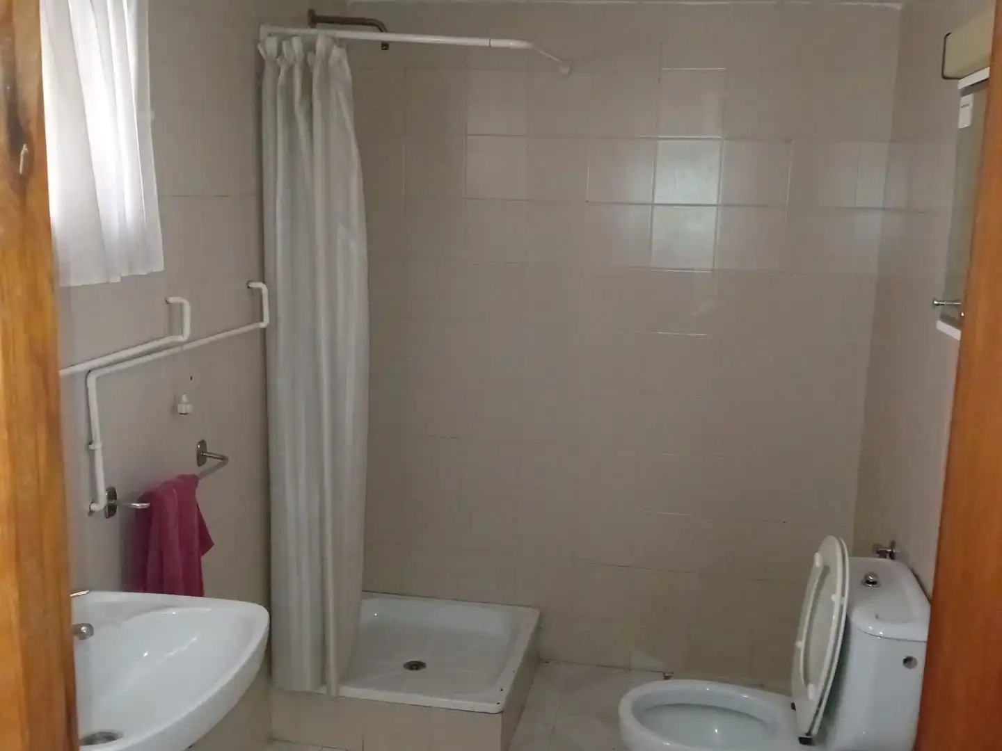 Badezimmer von Geschaftsraum zur Miete in Cadrete