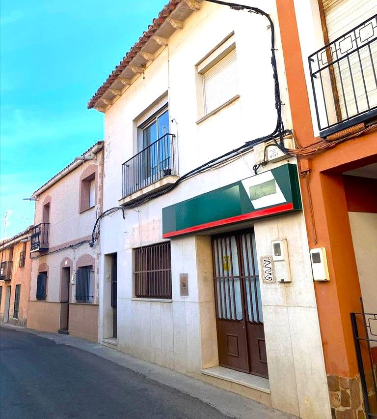 Casa adosada en venta en Constitucion, Hinojosas de Calatrava