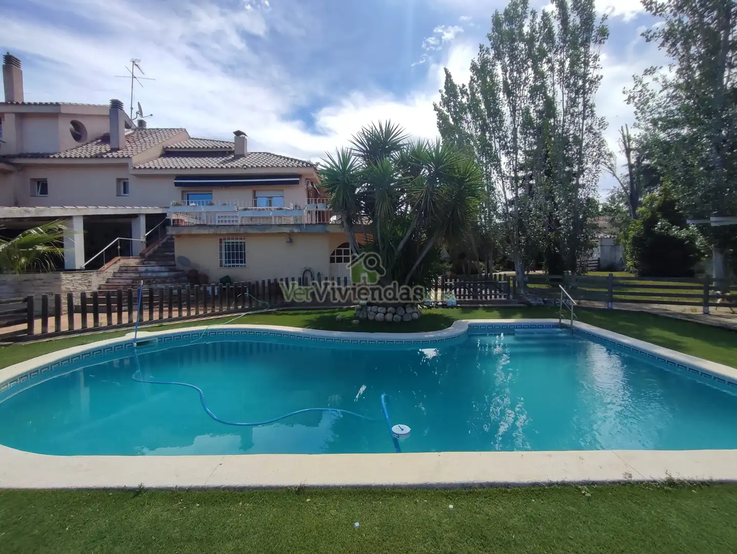 Piscina de Casa o chalet en venta en Esparreguera con Calefacción, Jardín privado y Parquet