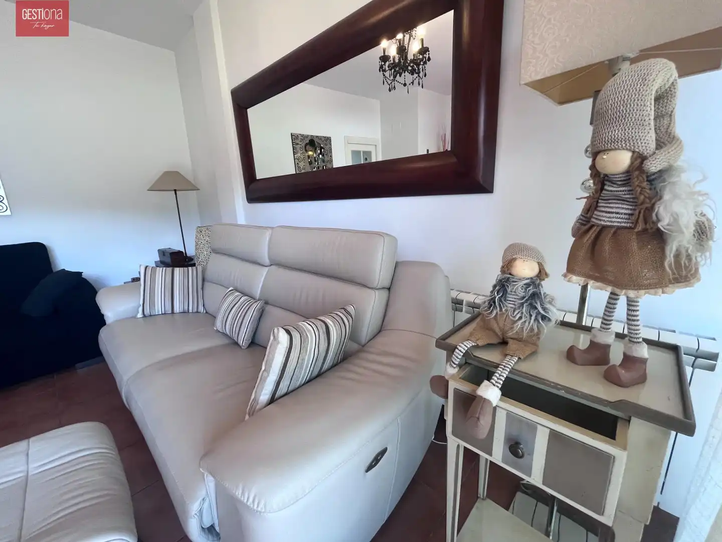 Sala d'estar de Casa adosada en venda en Arnuero amb Calefacció, Jardí privat i Terrassa