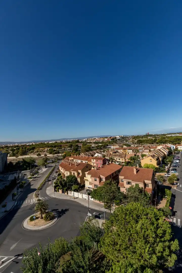 Exterior view of Flat for rent in Paterna  with Balcony