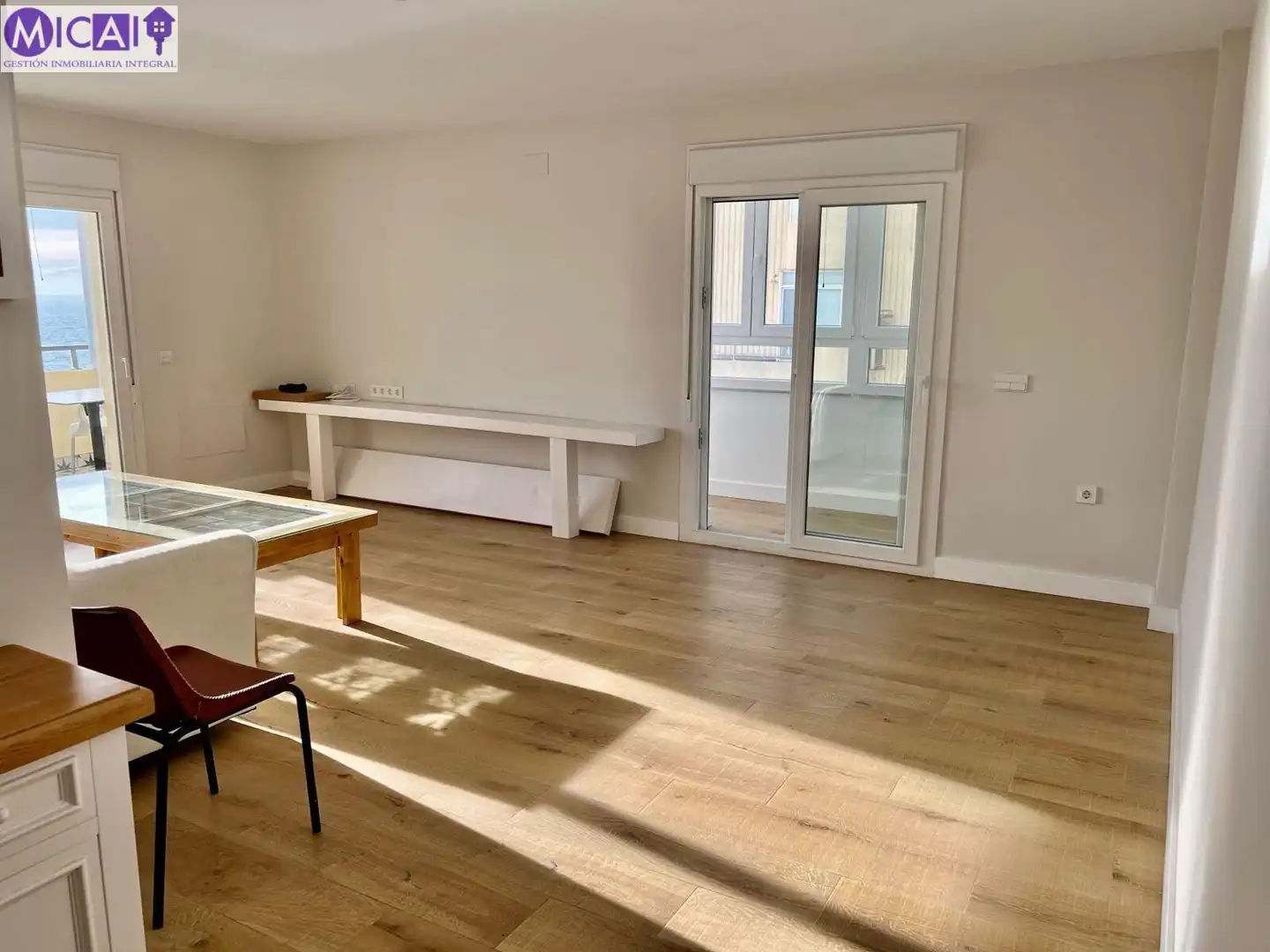 Living room of Flat for sale in Cádiz  with Parquet flooring, Terrace and Storage room
