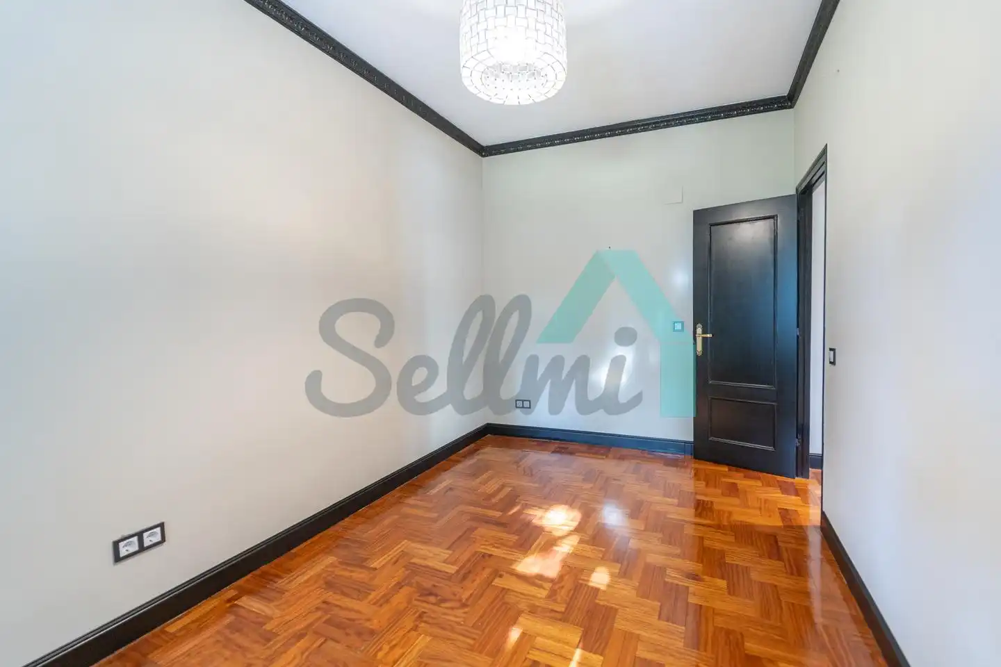 Piso en venta en Oviedo  con Calefacción, Parquet y Terraza