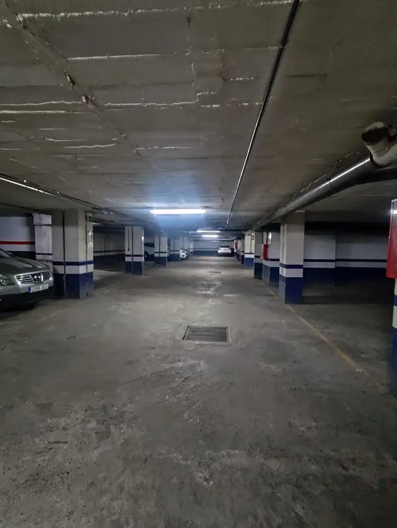 Parkplatz von Büro zum Verkauf in Sevilla mit Klimaanlage
