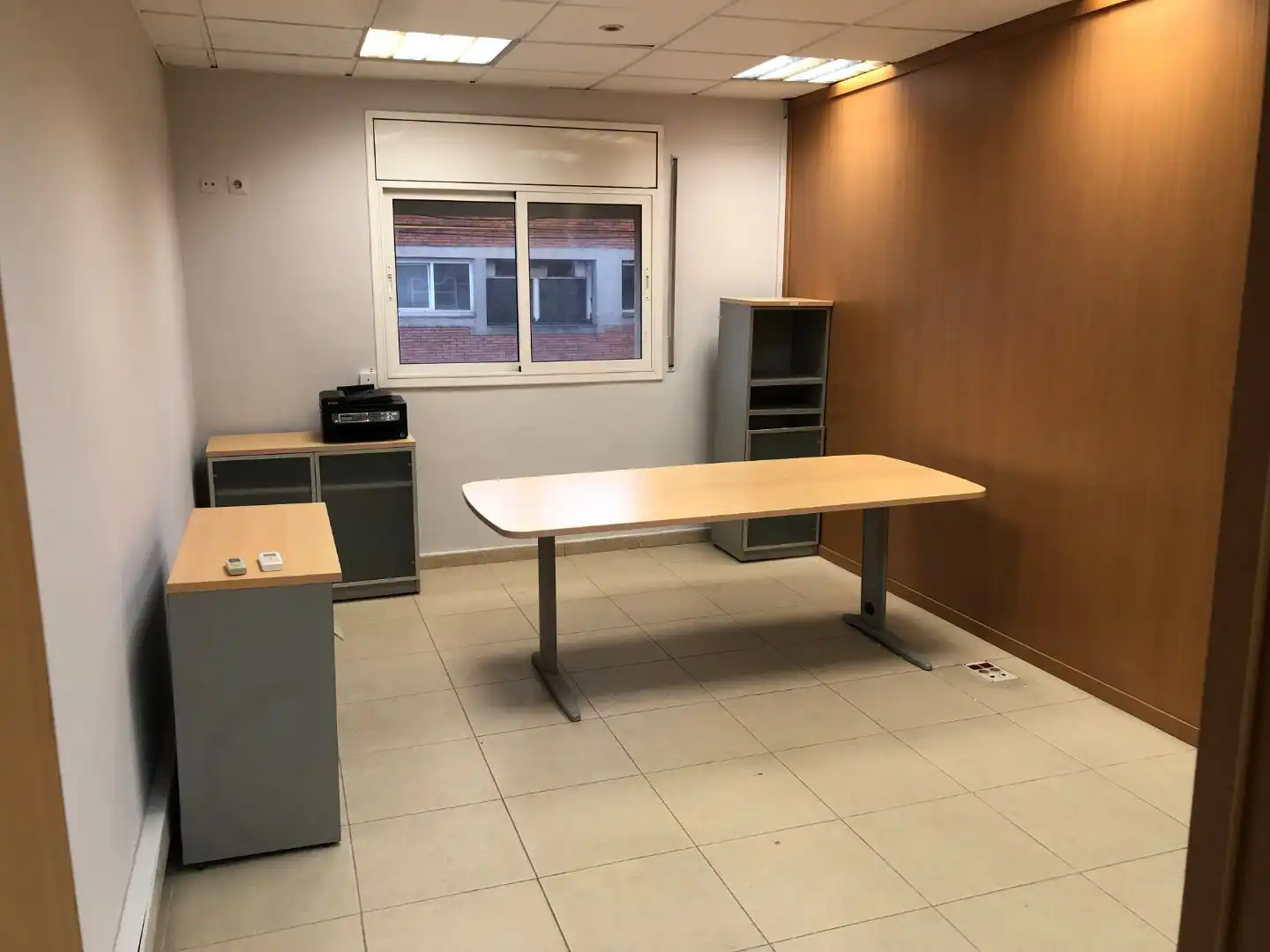 Oficina de alquiler en Pallejà con Aire acondicionado, Calefacción y Amueblado