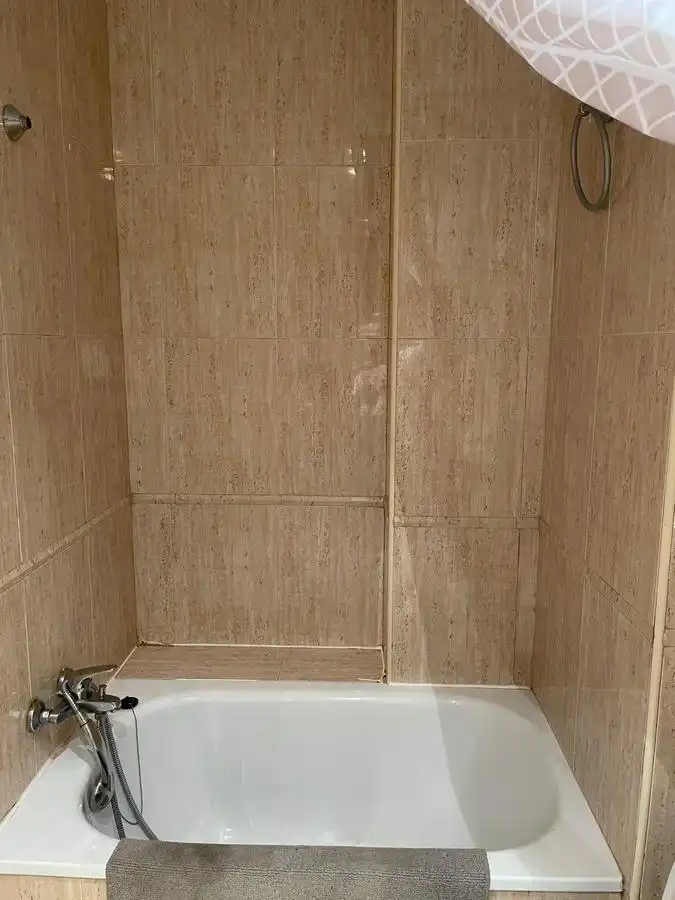 Baño de Piso de alquiler en Granada con Aire acondicionado, Calefacción y Amueblado