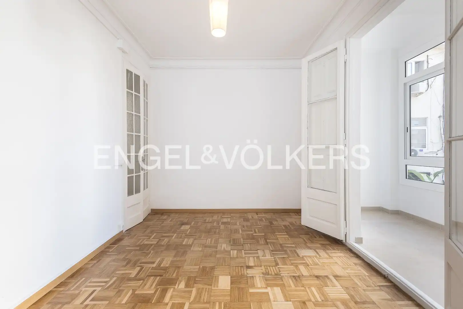 Sala d'estar de Pis en venda en Barcelona amb Calefacció, Parquet i Balcó
