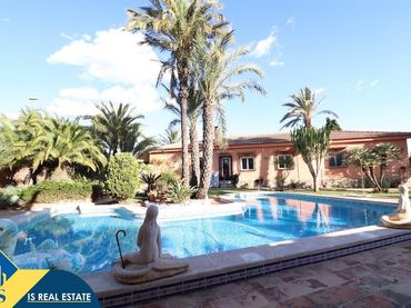 Villa avec piscine à vendre à Zona Carrefour - Urbanizaciones