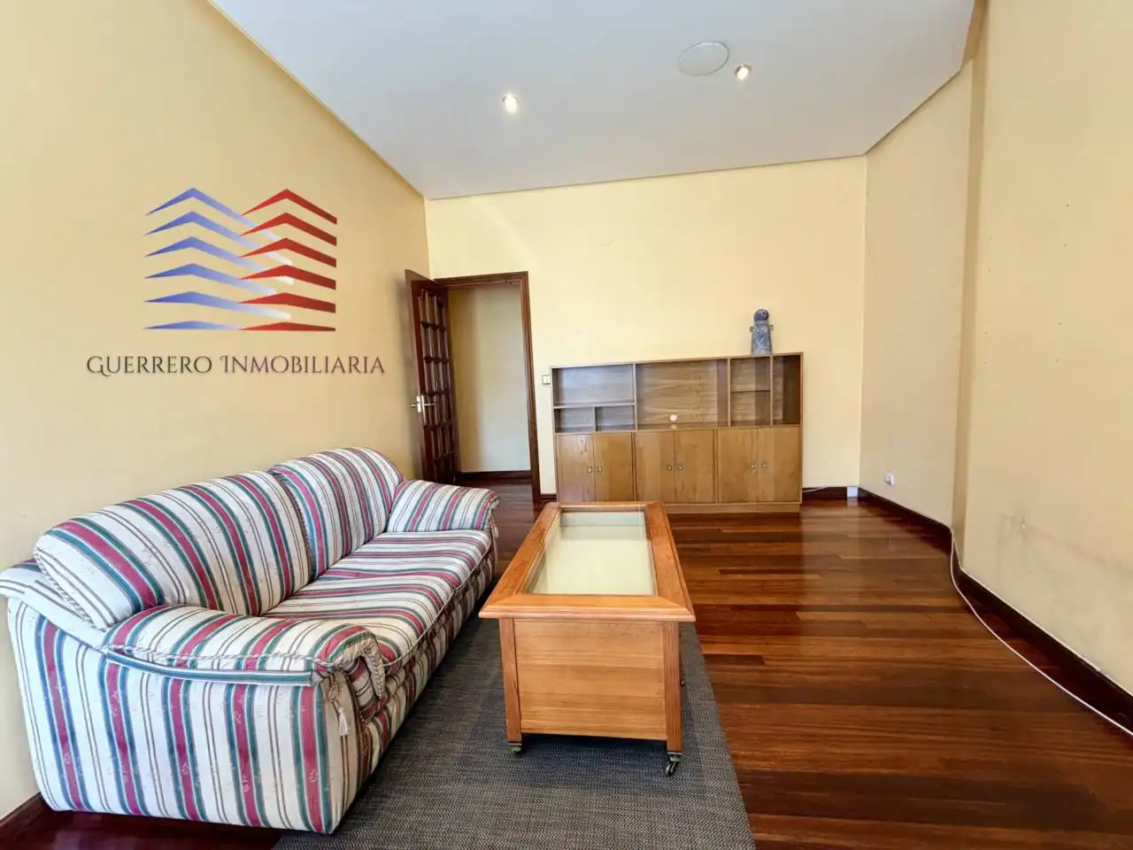 Sala d'estar de Apartament de lloguer en Ourense Capital  amb Calefacció, Parquet i Terrassa