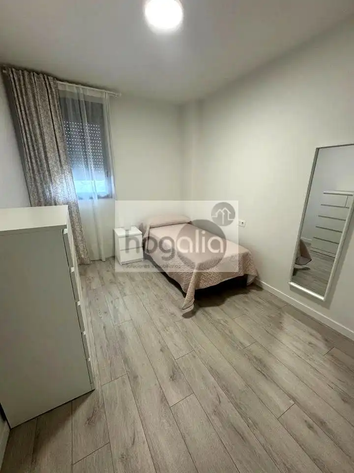 Schlafzimmer von Wohnung zur Miete in Sevilla mit Klimaanlage, Heizung und Terrasse