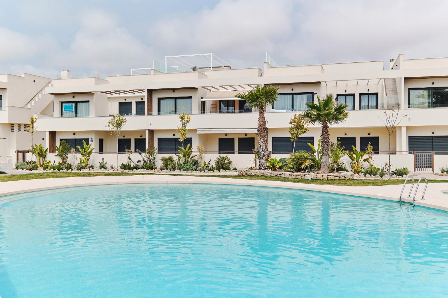 Piscina de Planta baixa en venda en Torrevieja amb Aire condicionat, Calefacció i Jardí privat