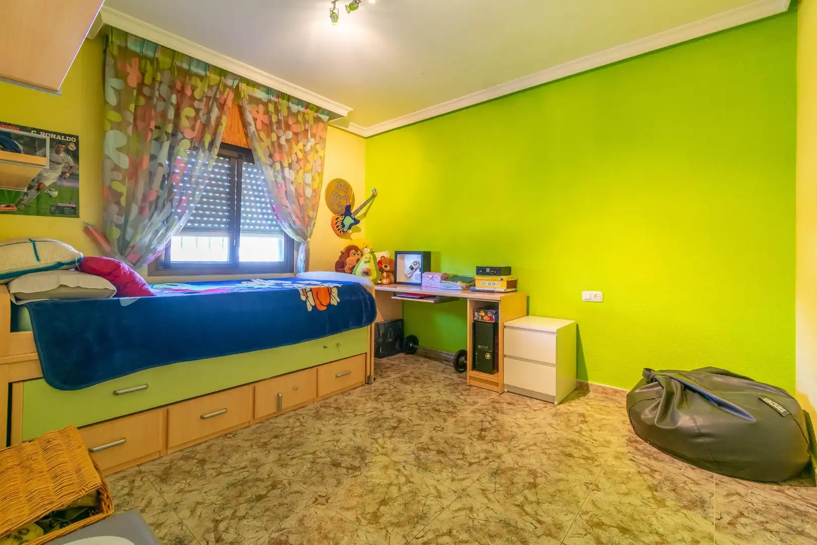 Schlafzimmer von Geschaftsraum zum Verkauf in Almería mit Klimaanlage