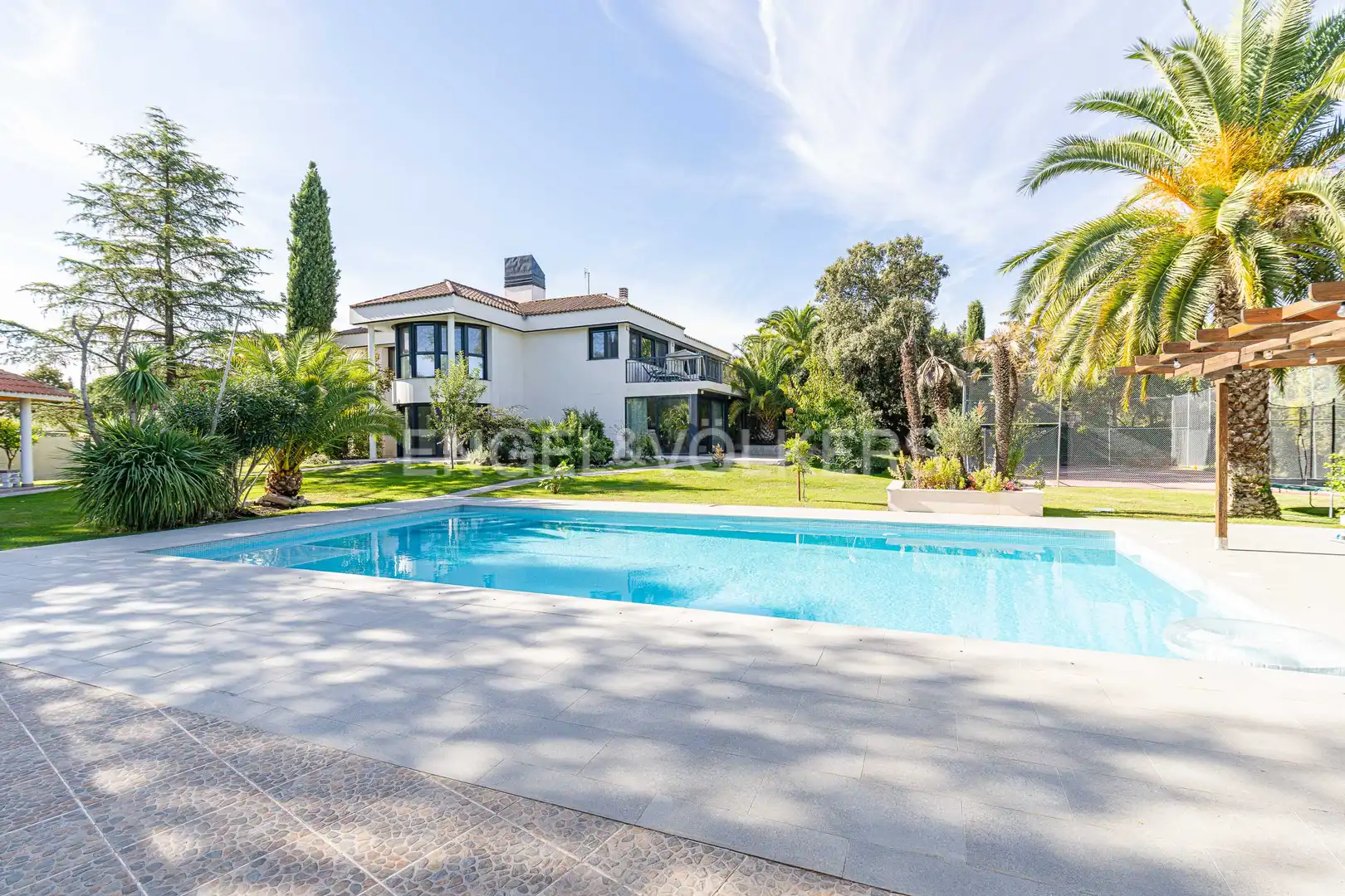 Vista exterior de Casa o chalet en venta en Boadilla del Monte con Aire acondicionado, Calefacción y Jardín privado