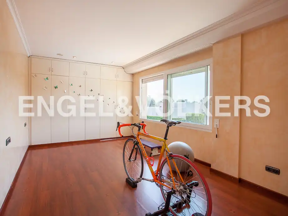 Habitación de Casa o chalet en venta en Serra con Calefacción, Jardín privado y Trastero