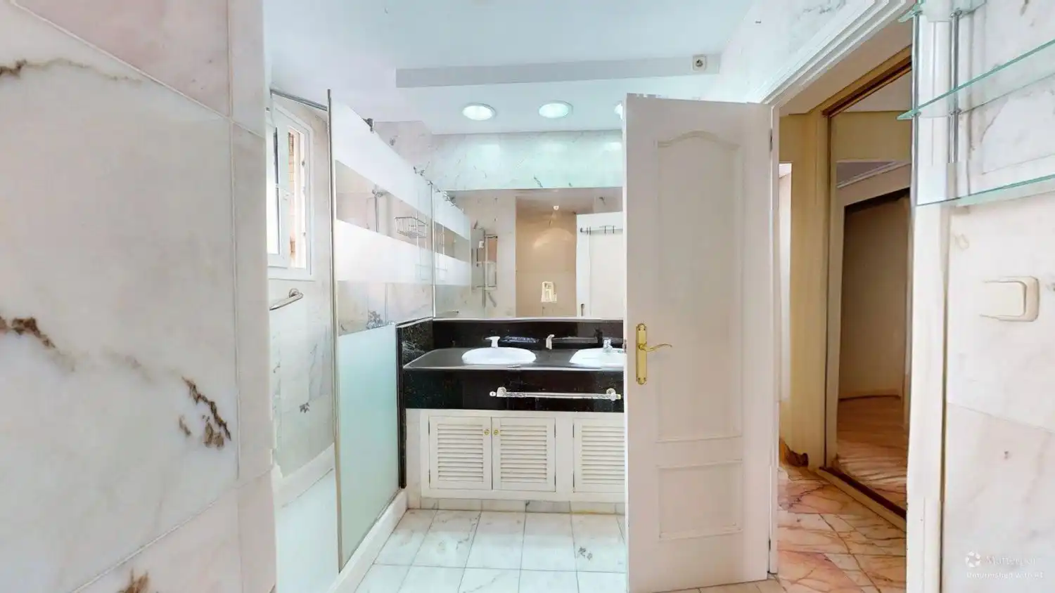 Bathroom of Flat for sale in Sevilla  with Air Conditioner, Heating and Terrace