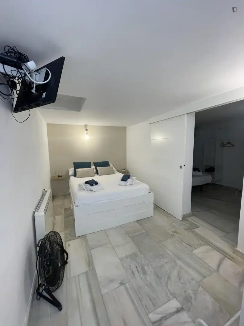 Habitación de Apartamento de alquiler en Madrid con Aire acondicionado, Calefacción y Amueblado