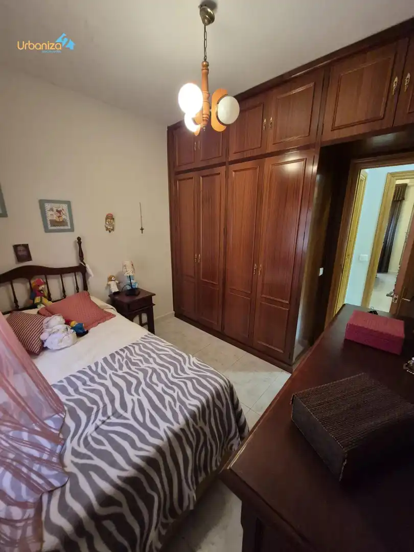 Habitación de Casa adosada en venta en Badajoz con Calefacción, Terraza y Trastero