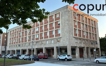 Vista exterior de Pis en venda en Gijón  amb Calefacció, Jardí privat i Moblat