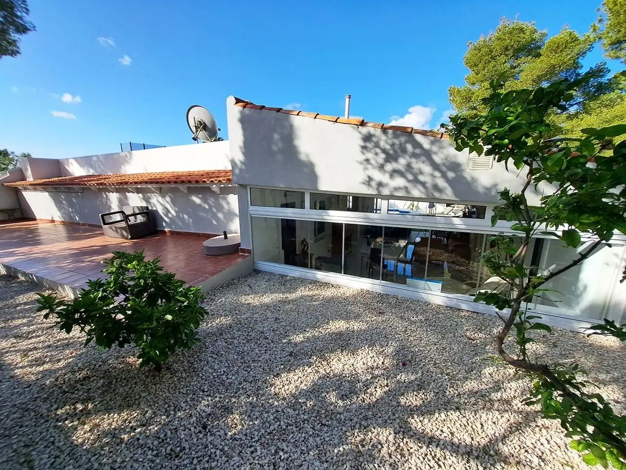 Vista exterior de Casa o chalet en venta en La Nucia con Aire acondicionado, Calefacción y Jardín privado