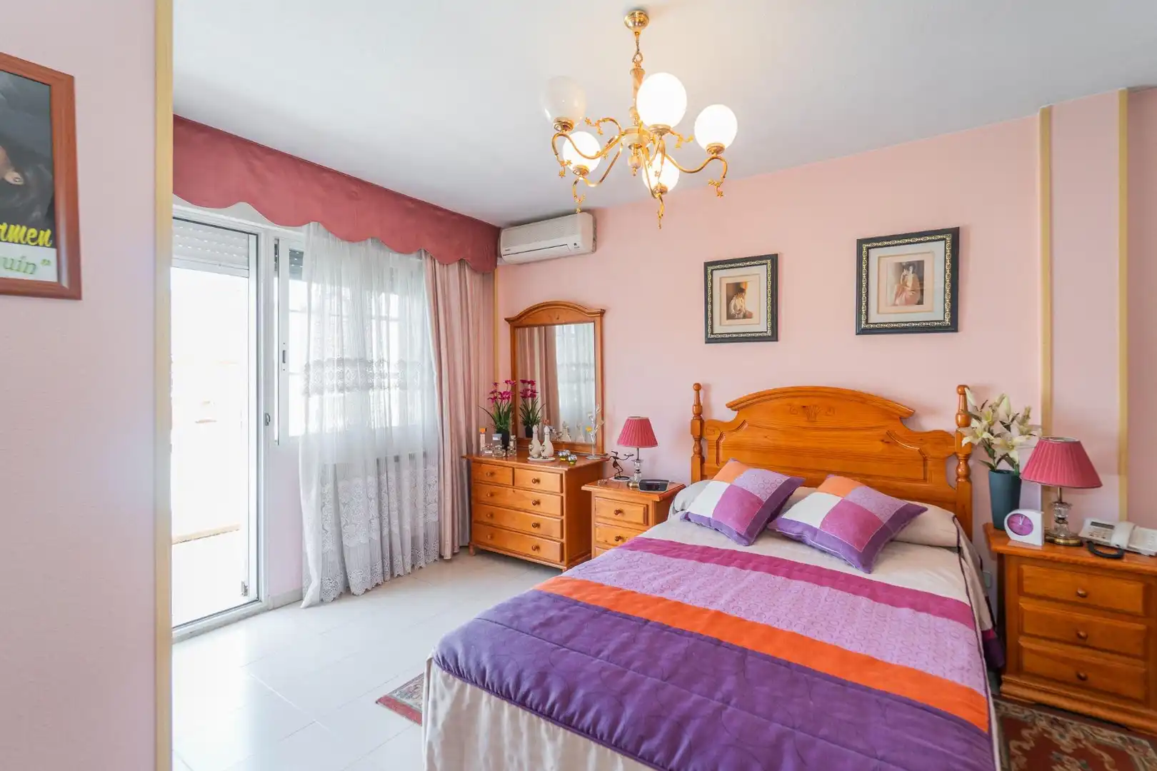 Schlafzimmer von Einfamilien-Reihenhaus zum Verkauf in Parla mit Klimaanlage, Heizung und Privatgarten