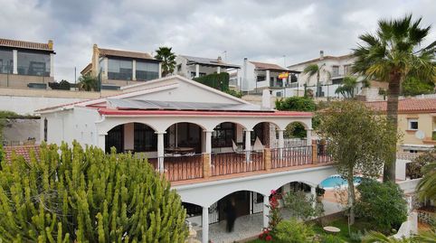 Descubra el Lujo Costero: Su Refugio Perfecto en la Costa del Sol