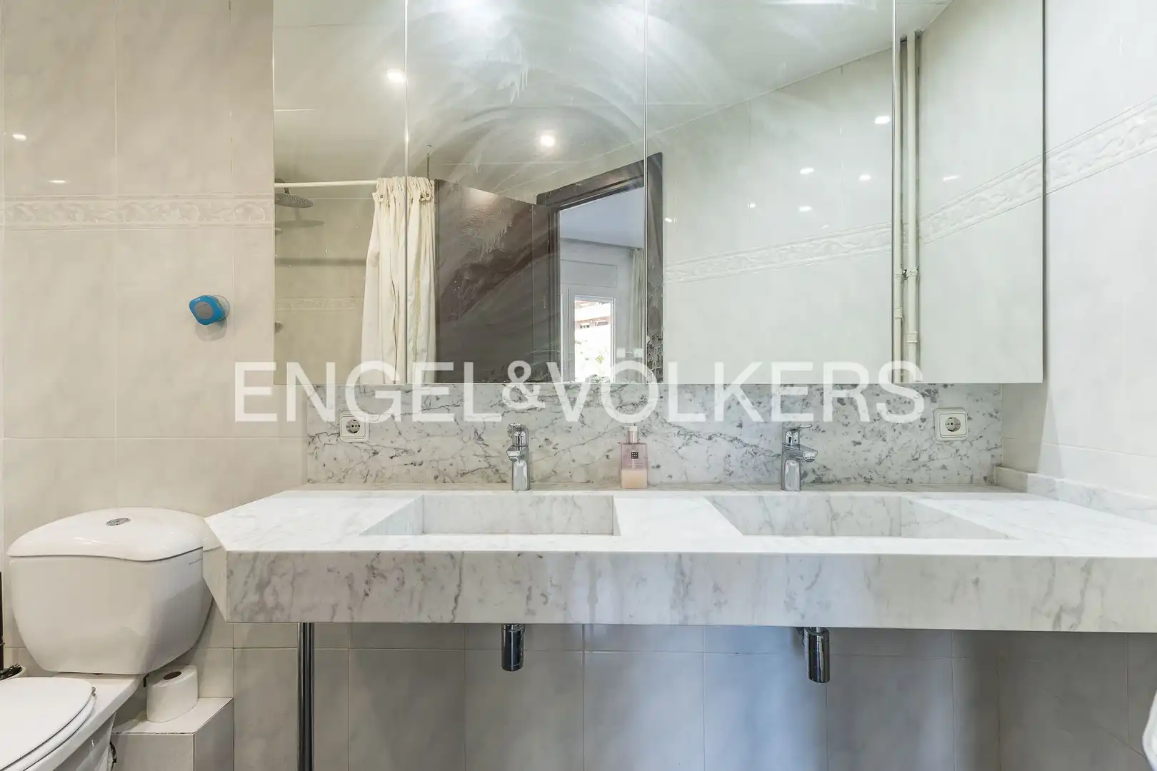 Bathroom of Flat for rent in Barcelona  with Air Conditioner, Heating and Parquet flooring
