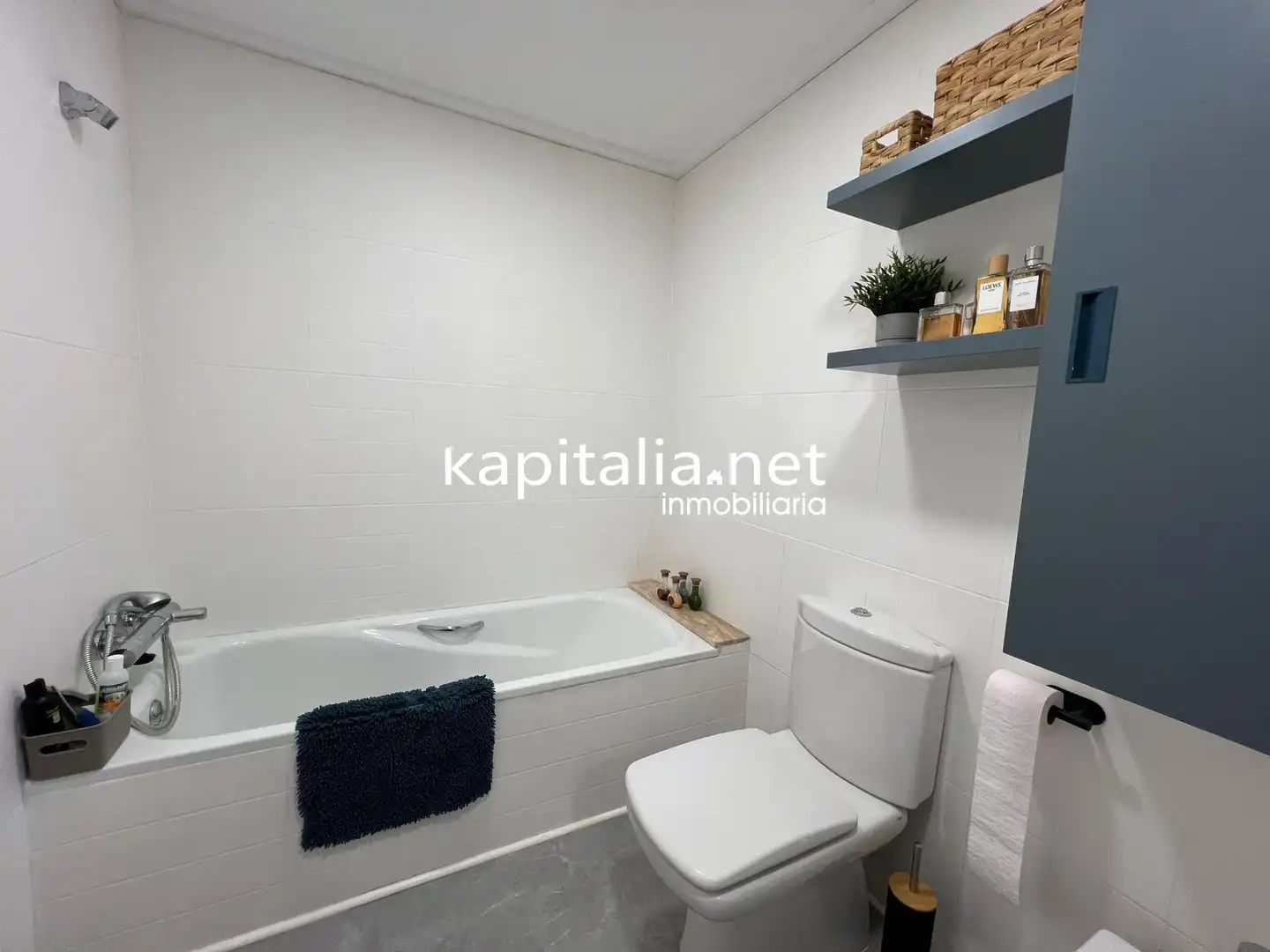 Bathroom of Flat for sale in Ontinyent  with Air Conditioner, Heating and Storage room