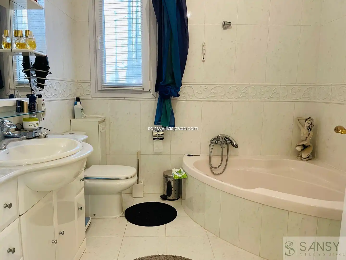 Bathroom of Houses for sale in Dénia  with Air Conditioner and Storage room