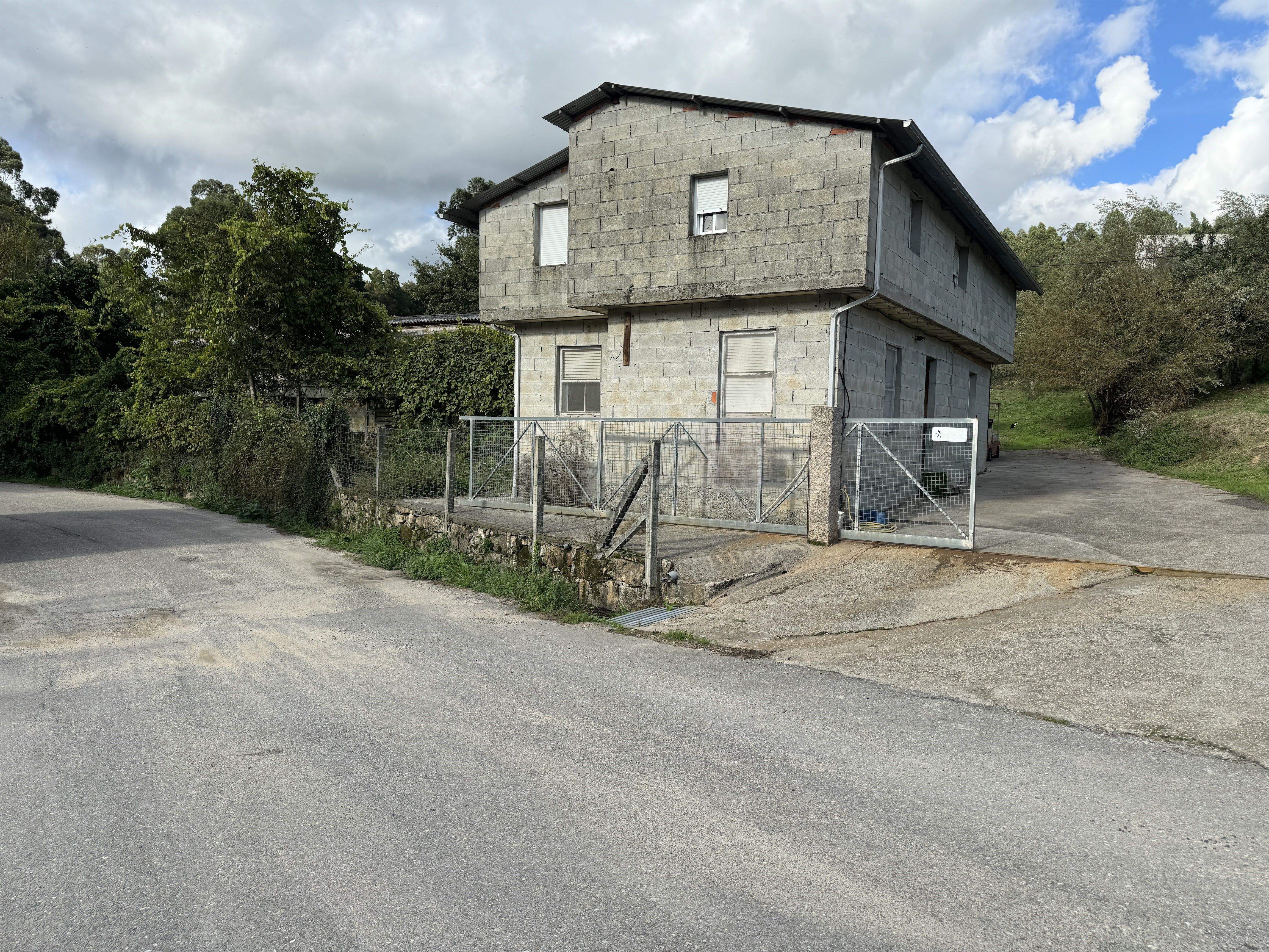 Exterior view of Industrial buildings for sale in Arbo