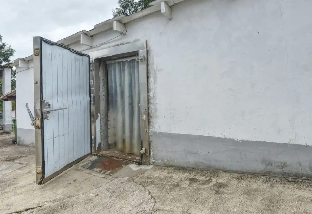 Vista exterior de Nave industrial en venta en Cambre 