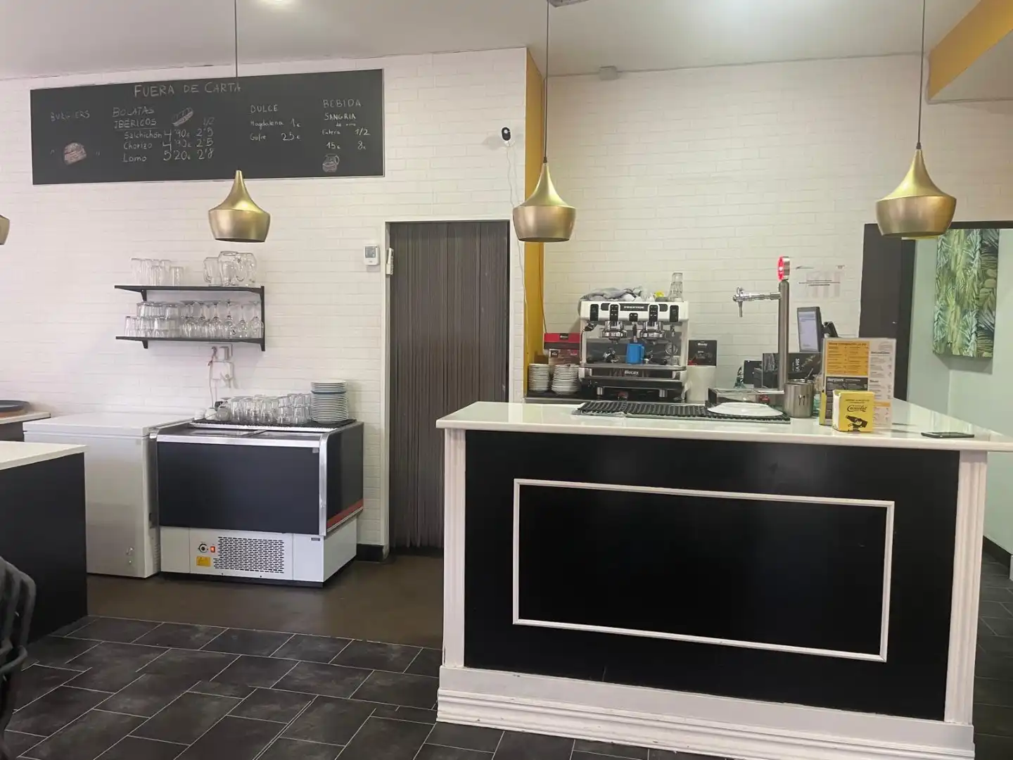 Local comercial de lloguer a Plaça de Narcís Monturiol 1, imagen 4