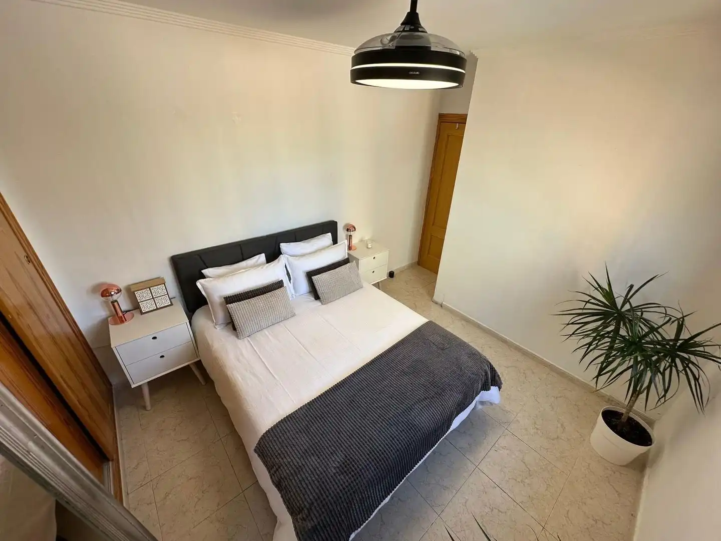 Dormitori de Apartament en venda en Benidorm amb Aire condicionat