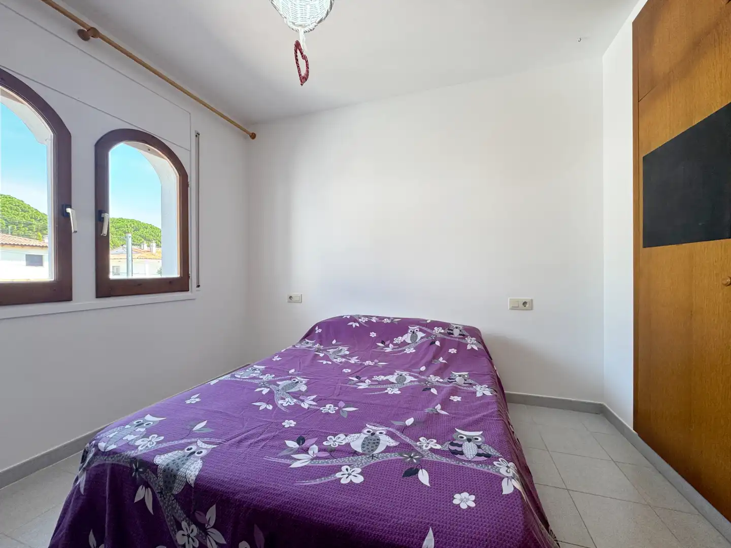 Dormitori de Casa adosada en venda en L'Escala amb Calefacció, Jardí privat i Terrassa