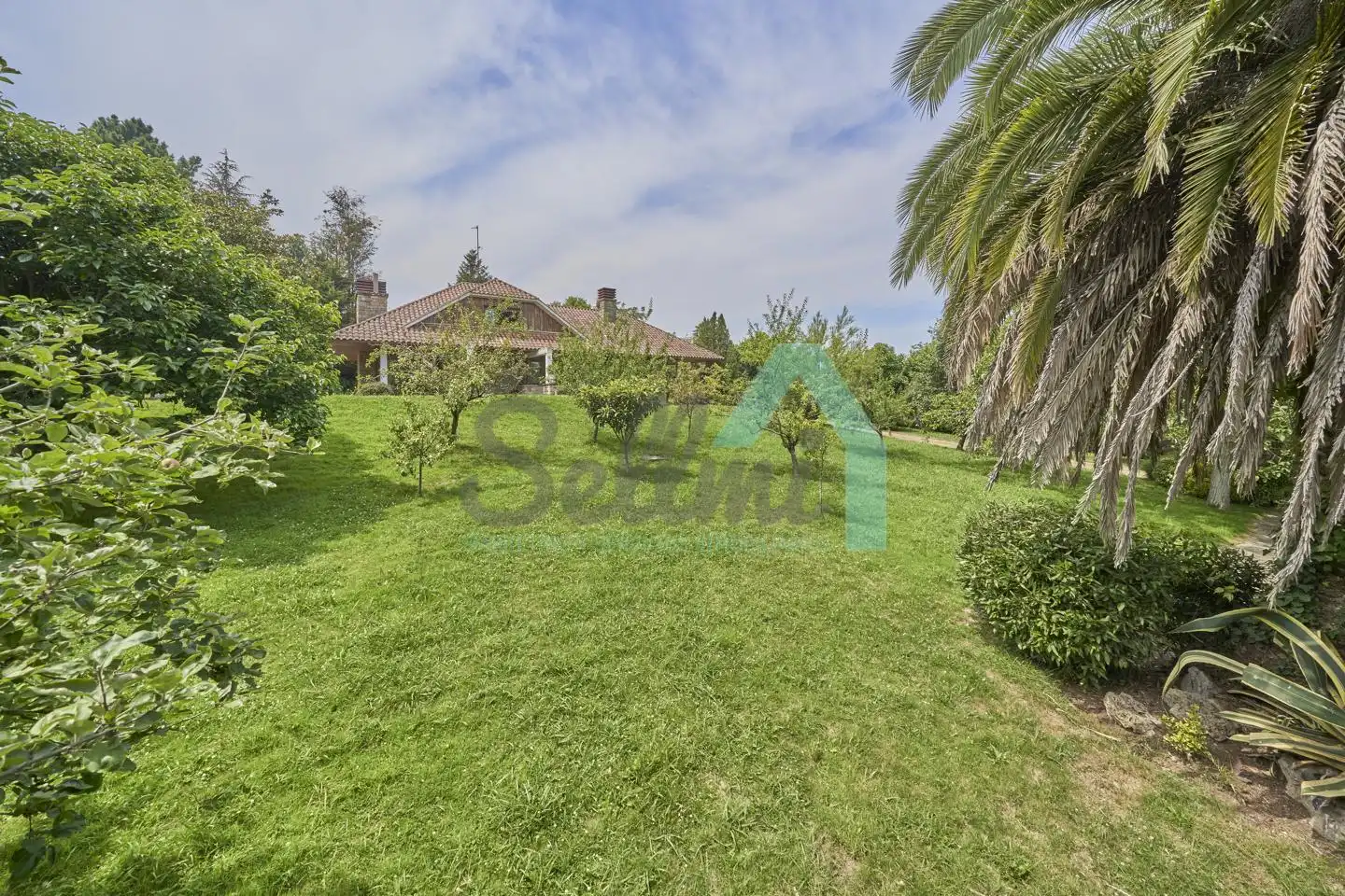 Jardí de Casa o xalet en venda en Gijón  amb Aire condicionat, Jardí privat i Parquet