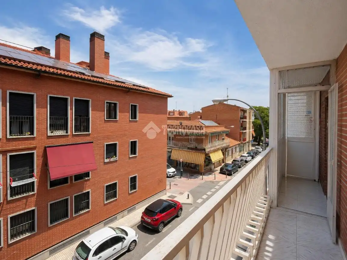 Vista exterior de Pis en venda en San Fernando de Henares amb Aire condicionat, Calefacció i Terrassa
