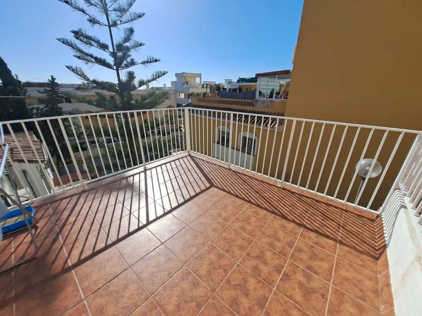 Terrasse von Einfamilien-Reihenhaus zum Verkauf in Torremolinos mit Klimaanlage, Terrasse und Möbliert