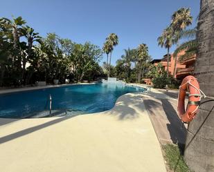 Piscina de Apartament de lloguer en Marbella amb Aire condicionat, Terrassa i Piscina