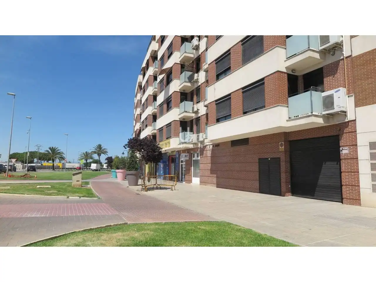 Außenansicht von Garage zum Verkauf in Alzira